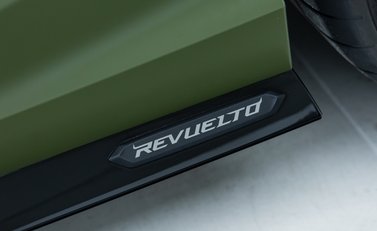 Lamborghini Revuelto 38