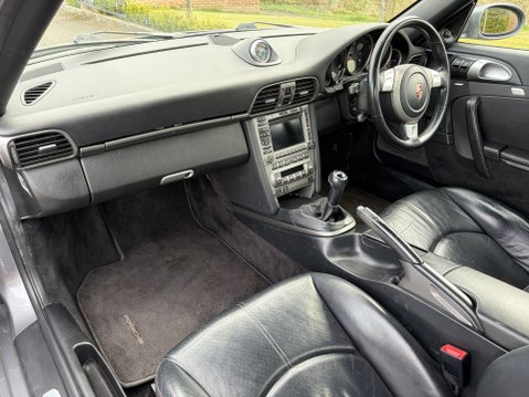 Porsche 911 CARRERA 2 16