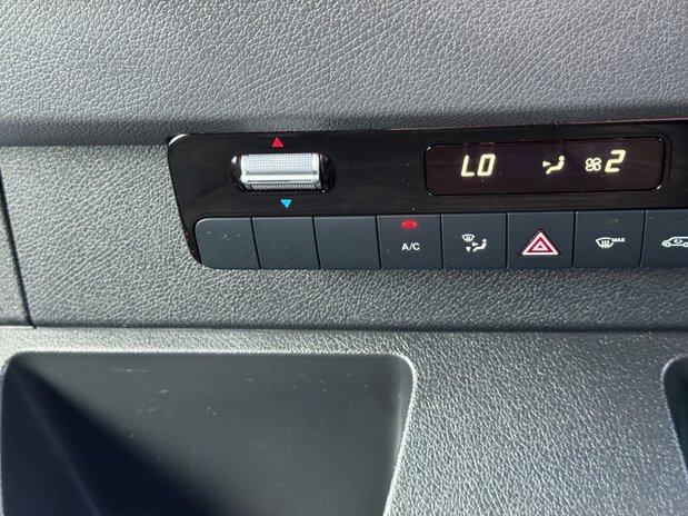 Mercedes-Benz Sprinter AUTO MWB L2H2 High Roof 315 Pro Air Con Camera EURO 6 37