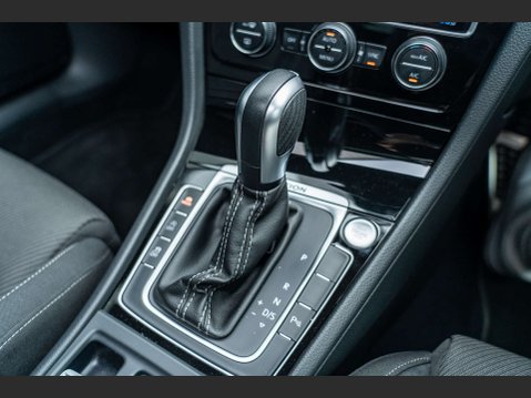 Volkswagen Golf 2.0 Golf R TSi 4Motion Semi-Auto 4WD 5dr 19