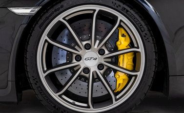 Porsche Cayman GT4 (718) 8