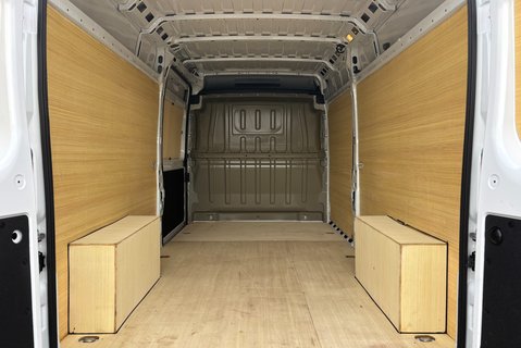 Peugeot Boxer 35 L3H2 Professional 140 ps Panel Van 13