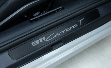 Porsche 911 Carrera T (992) 24