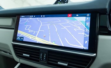 Porsche Cayenne TURBO S E-HYBRID 17