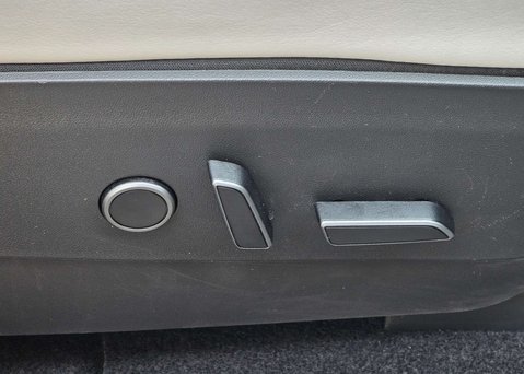Tesla Model Y ModeL Y Long Range AWD 4WD 5dr 42