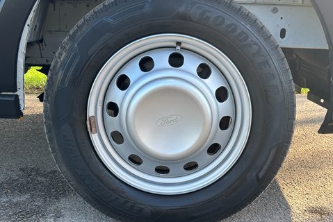 Ford Transit 350 Drw L4 130 ps Single Cab Dropside Truck - No VAT - Tow Axle 25