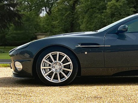 Aston Martin Vanquish V12 S 9