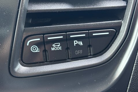 Ford Transit 310 L2 H2 Leader with Air Con / Sat Nav / Heated Seats 36