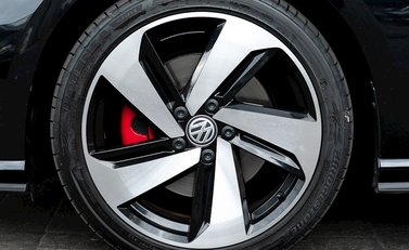 Volkswagen Golf GTI 9