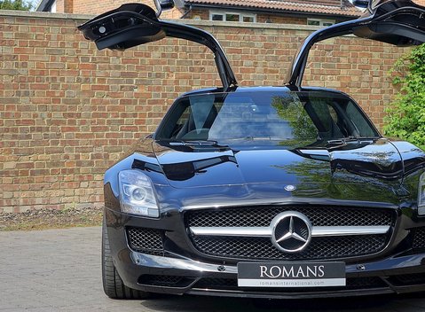 Mercedes-Benz SLS AMG 5