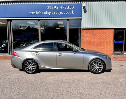Lexus Is 2.5 IS 300h Advance CVT 4dr 10