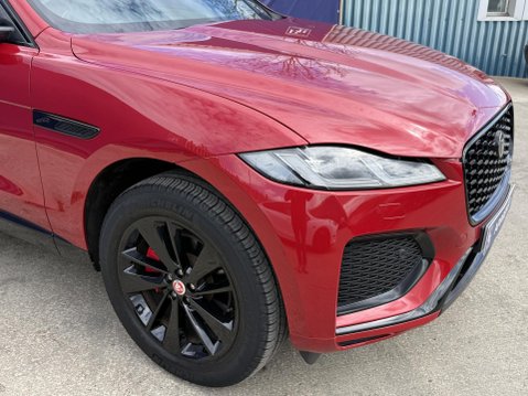 Jaguar F-Pace 2.0 D200 MHEV R-Dynamic Black SUV 5dr Diesel Auto AWD Euro 6 (s/s) (204 ps) 13