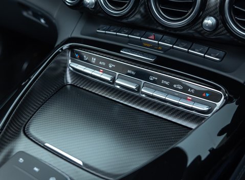 Mercedes-Benz AMG GT R Roadster 29