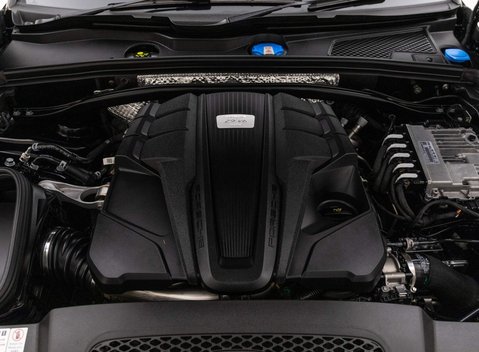 Porsche Macan TURBO PDK 26
