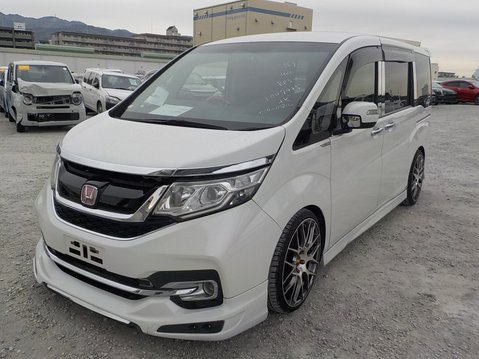 Honda Stepwagon RP3 1.5 Turbo Spada Waku Waku Doors 3