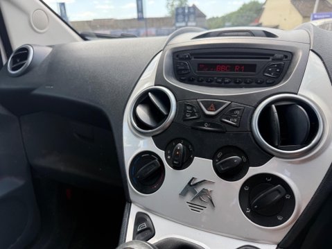 Ford Ka 1.2 Zetec Euro 5 (s/s) 3dr 9