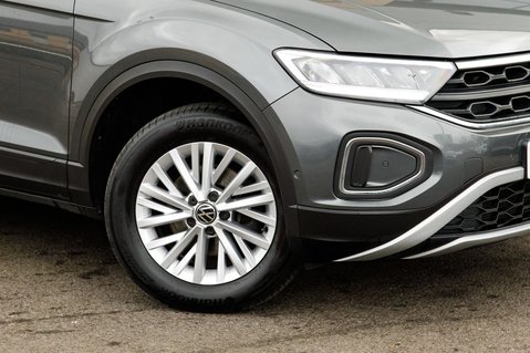 Volkswagen T-Roc LIFE TSI 11