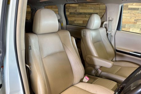 Toyota Vellfire V6 L Edition 38