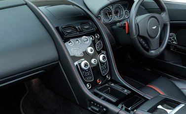 Aston Martin V12 Vantage S Roadster 15