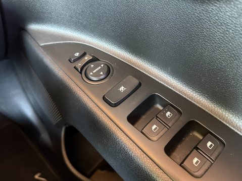Kia Stonic 2 **10,841 MILES** 28