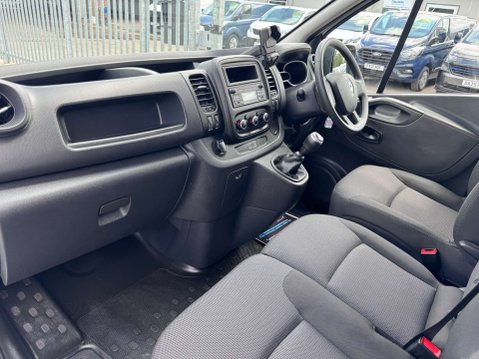 Renault Trafic 2.0 dCi ENERGY 28 Business+ Panel Van 5dr Diesel Manual SWB Standard Roof E 19