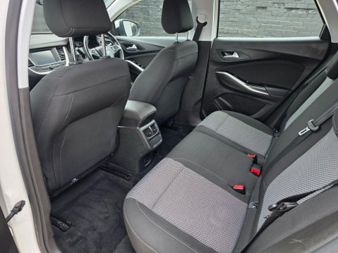 Vauxhall Grandland X 1.2 Turbo SE Euro 6 (s/s) 5dr 32