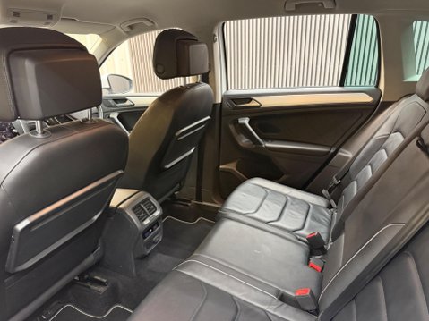 Volkswagen Tiguan 2.0 TDI SE Navigation 4Motion Euro 6 (s/s) 5dr 42