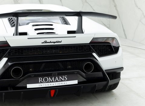 Lamborghini Huracan LP640-4 Performante 19