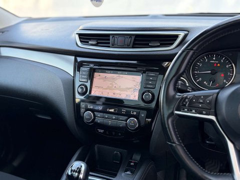 Nissan Qashqai 1.3 Qashqai N-Connecta DiG-T 5dr 53