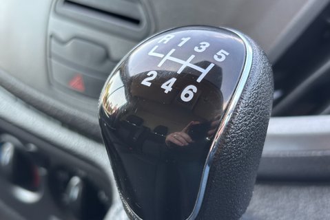 Ford Transit 310 L2 H2 125 ps Panel Van - Low Mileage 31