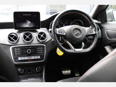 Mercedes-Benz GLA GLA 180 AMG LINE EDITION 3