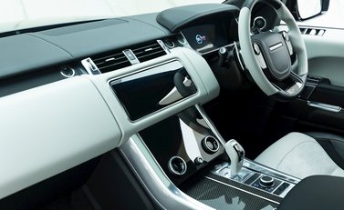 Land Rover Range Rover Sport 5.0 SVR Carbon Edition 15