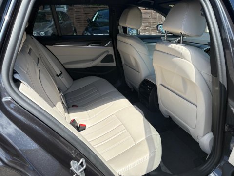 BMW 5 Series 520D M SPORT TOURING MHEV 18
