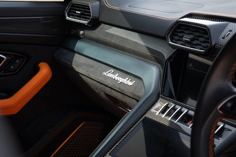 Lamborghini Urus V8 38
