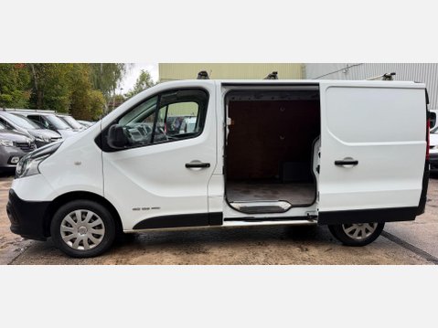 Renault Trafic 1.6 dCi ENERGY 27 Business Panel Van 5dr Diesel Manual SWB Standard Roof Eu 20