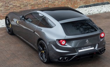 Ferrari FF 9