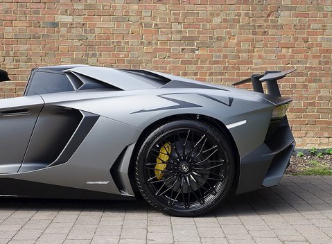 Lamborghini Aventador SV LP750-4 Roadster 2