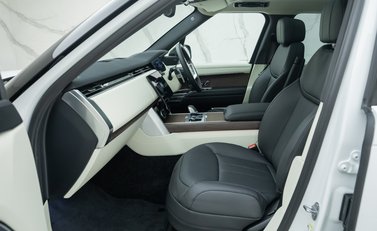 Land Rover Range Rover P440e SE 17