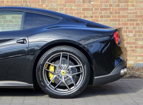 Ferrari F12 Berlinetta 8
