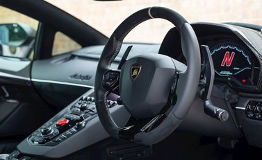 Lamborghini Aventador SV LP 750-4 Coupe 13