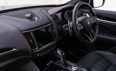 Maserati Levante GranSport Sportivo X Special Edition 15