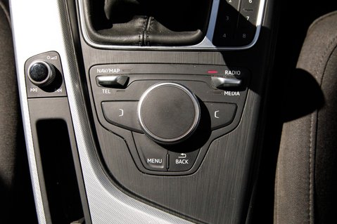Audi A4 TFSI SE 33