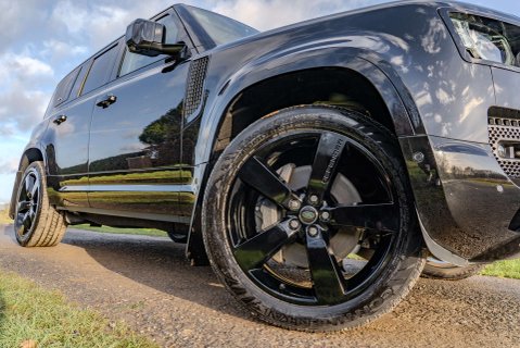 Land Rover Defender P400e XS Edition 25