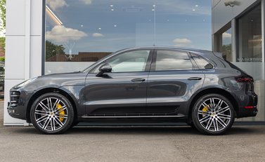 Porsche Macan TURBO 3