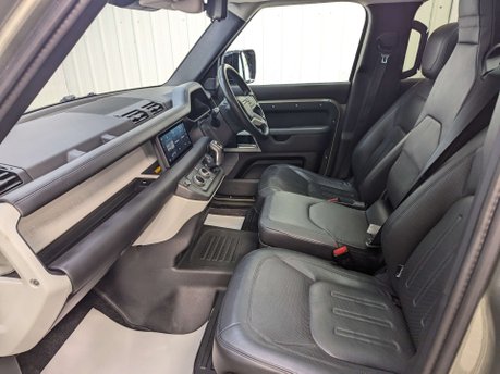 Land Rover Defender 2.0 Defender SE Auto 4WD 5dr 12