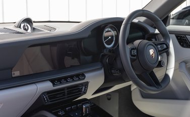 Porsche 911 (992) Targa 4S 18