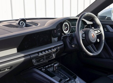 Porsche 911 Carrera 4S (992) 17