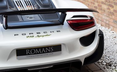 Porsche 918 Spyder Weissach 23