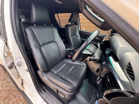 Toyota Hilux 2.4 HI-Luxury Invincible X D-4D 4WD Double Cab 4WD 5dr 21