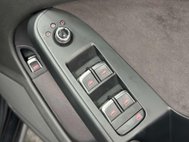 Audi A4 2.0 TFSI S line Saloon 4dr Petrol S Tronic quattro Euro 5 (s/s) (211 ps) 44